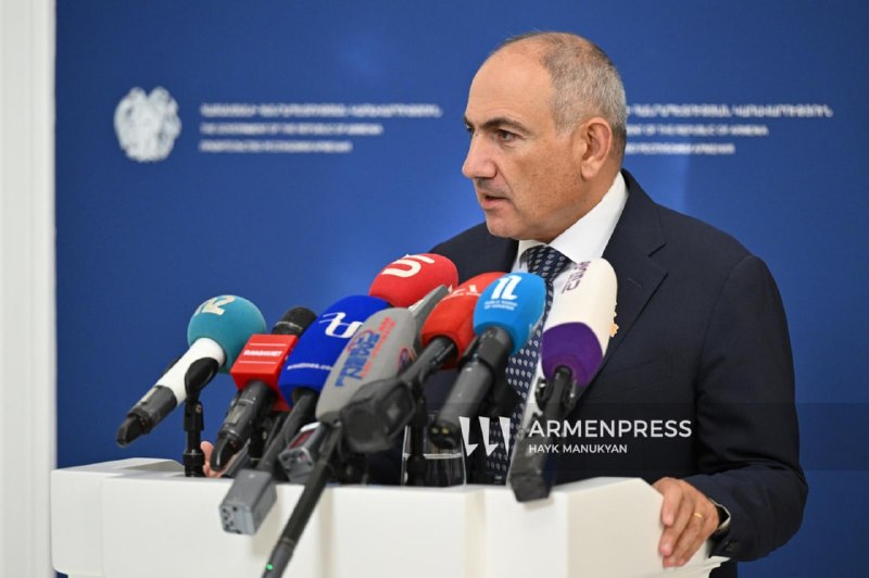 Премьер-министр Армении Никол Пашинян на брифинге