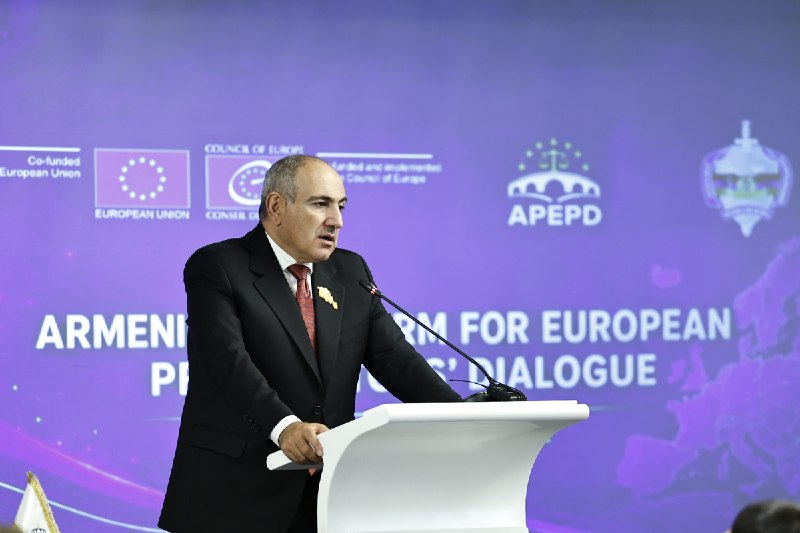 Премьер-министр Пашинян выступил на конференции в Ереване, обсуждая незаконные активы