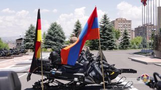 Германия передала Армении 16 снегоходов для высокогорья: техника поступит в Сюник