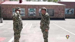 Начальник Генштаба Армении Эдвард Асрян провёл строевой смотр на сборном пункте в преддверии призыва-2026