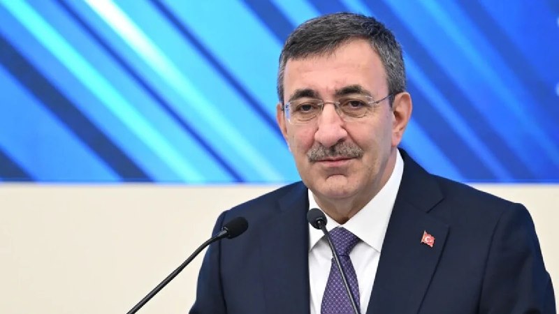 Вице-президент Турции Джевдет Йылмаз выступает с заявлением о мирном соглашении Армении и Азербайджана